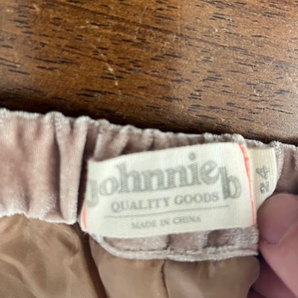 Johnnie B ( Boden ) Gold sequined shorts trimmed in velvet size 24 - Picture 3 of 3